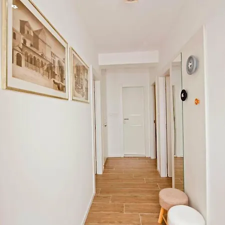 Luxury Dvor Apartment