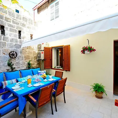 Luxury Dvor Apartment